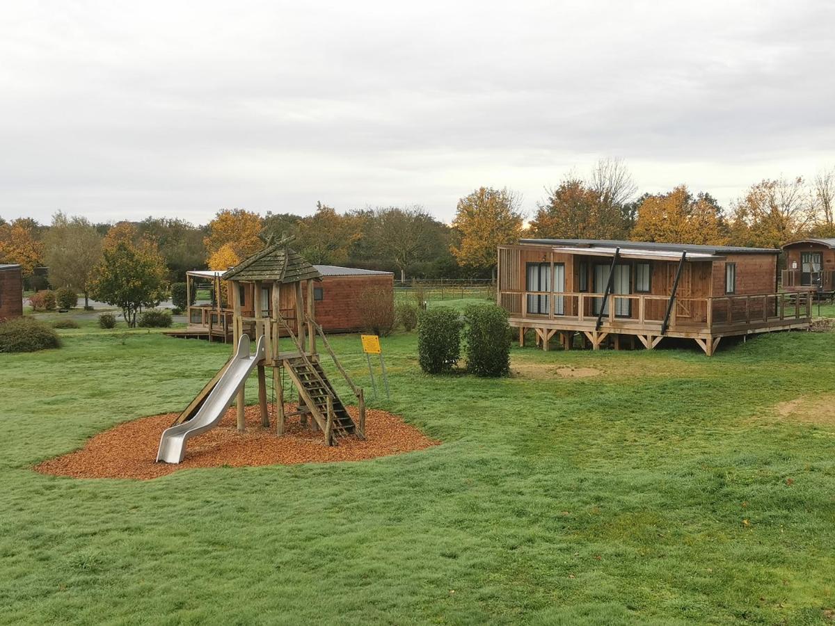 Le Village De Cottages - Le Pole Du Cheval Et De L'Ane Lignieres  Luaran gambar
